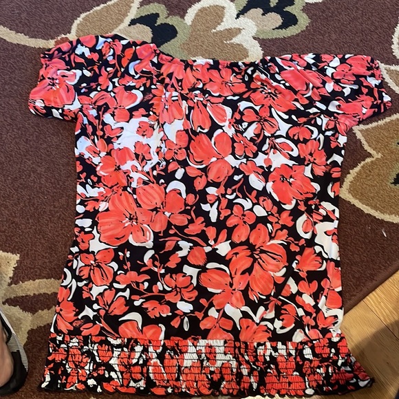 Blouse with shorts sleeves with round neck and bow - Picture 5 of 9